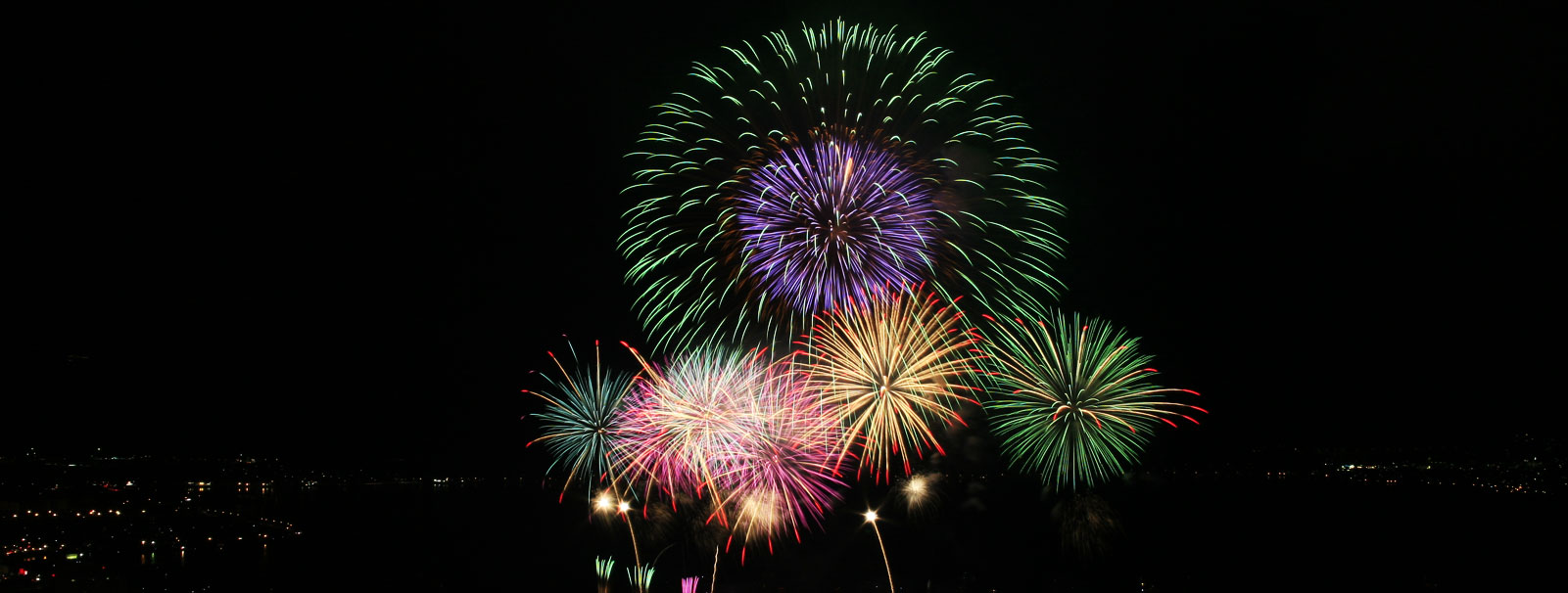 諏訪湖祭湖上花火大会 | 信州 諏訪湖の花火－諏訪湖祭湖上花火